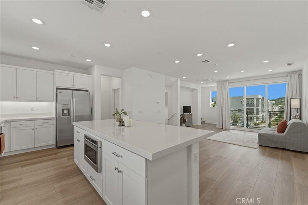 MLS #OC26038582 image #0