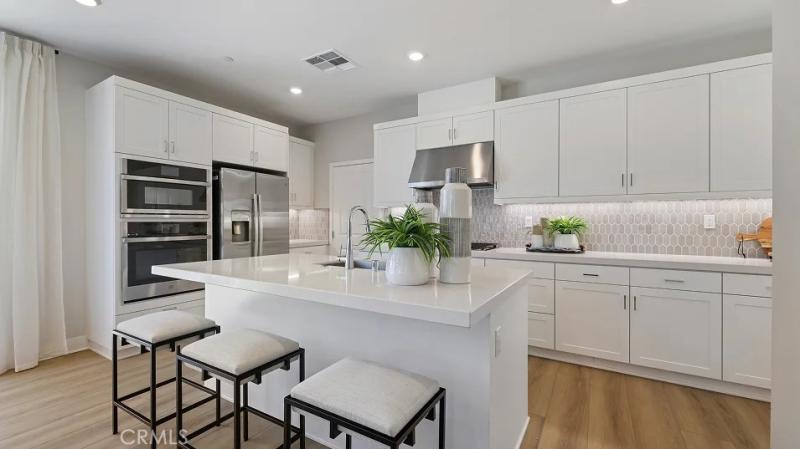 MLS #OC26045163 image #0