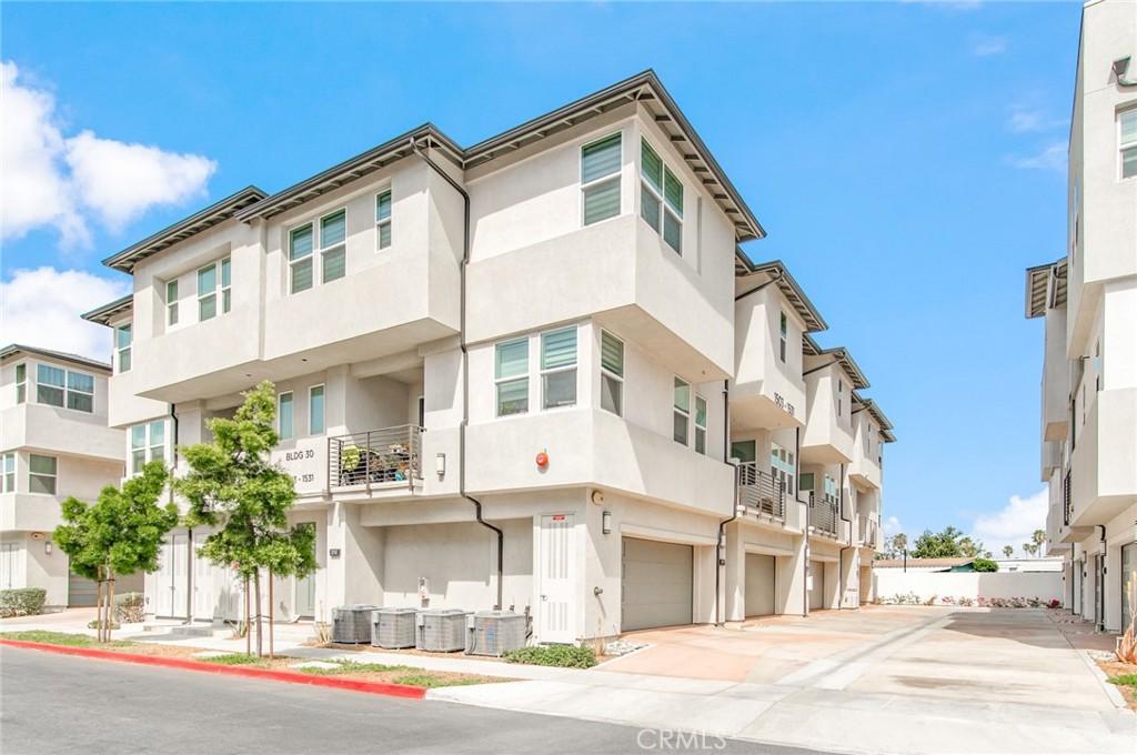 MLS #OC26058761 image #0