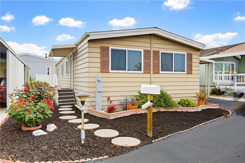 MLS #OC26063157 image #0