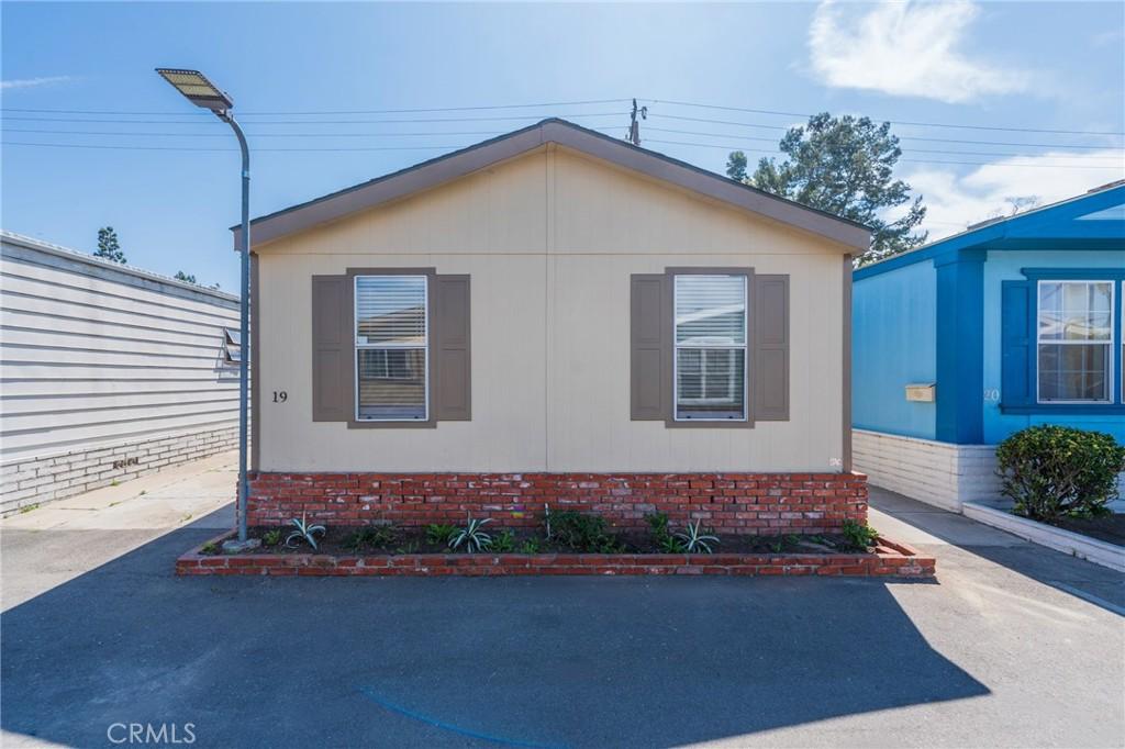 MLS #OC26083360 image #0