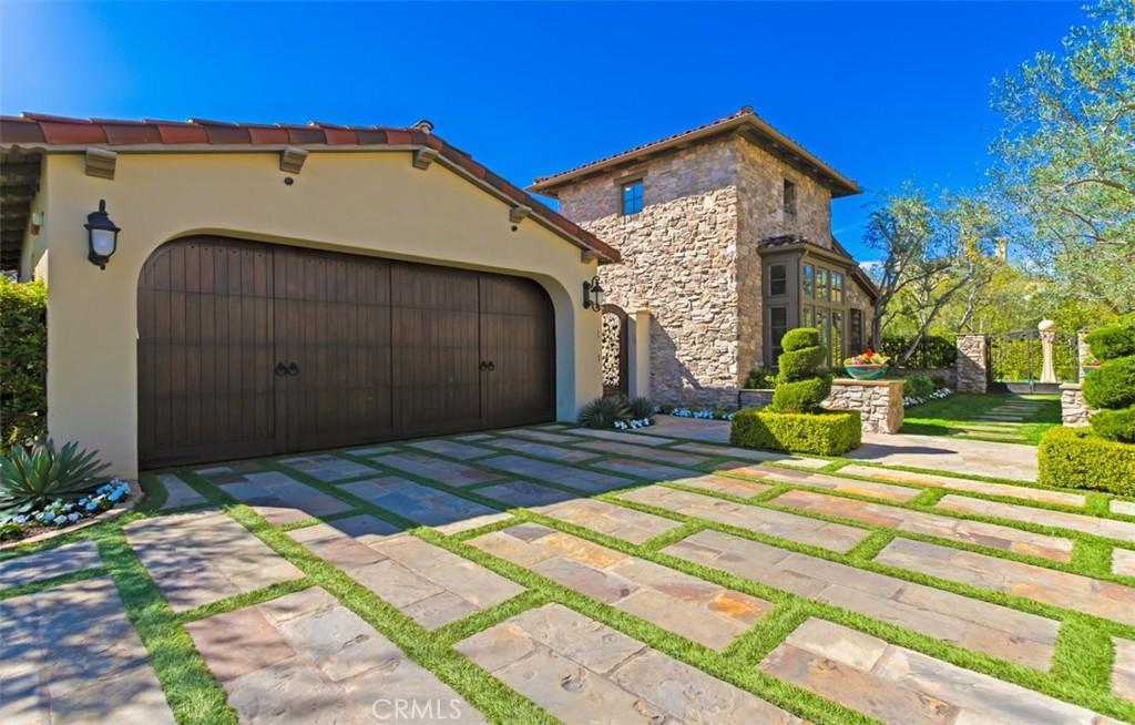 MLS #OC26094009 image #0
