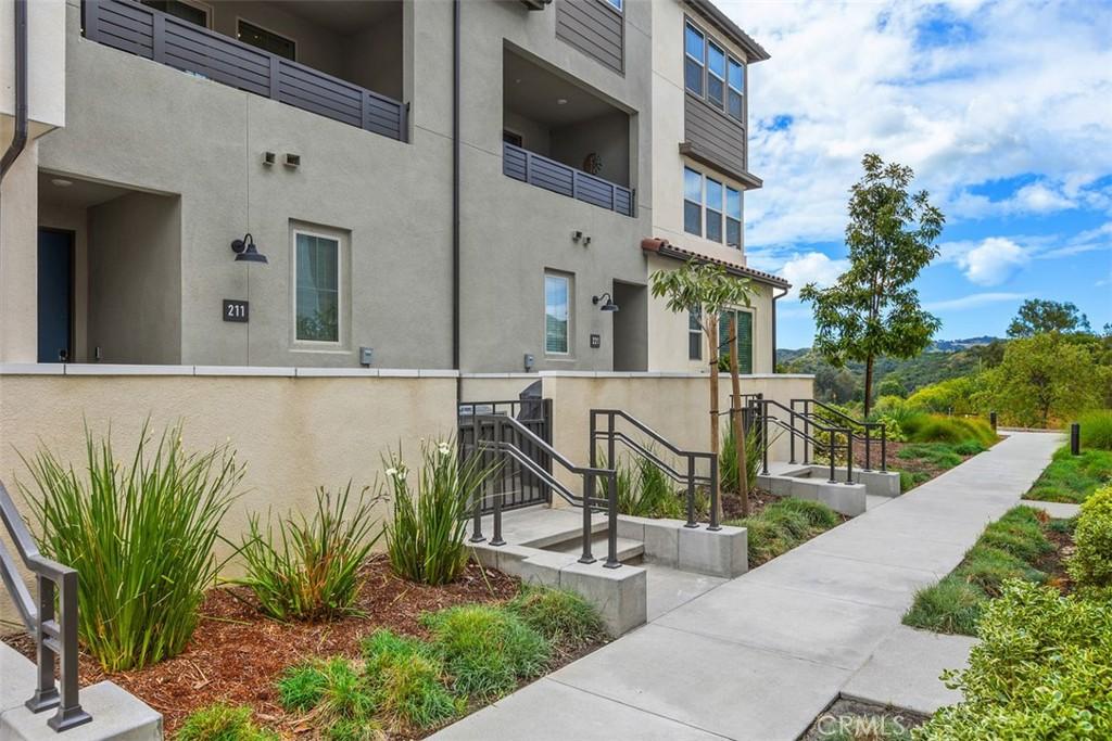 MLS #OC26101276 image #0
