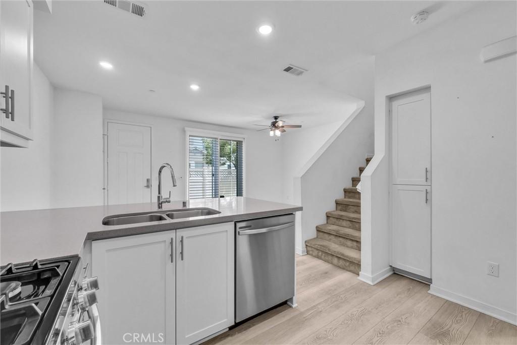 MLS #OC26118143 image #0