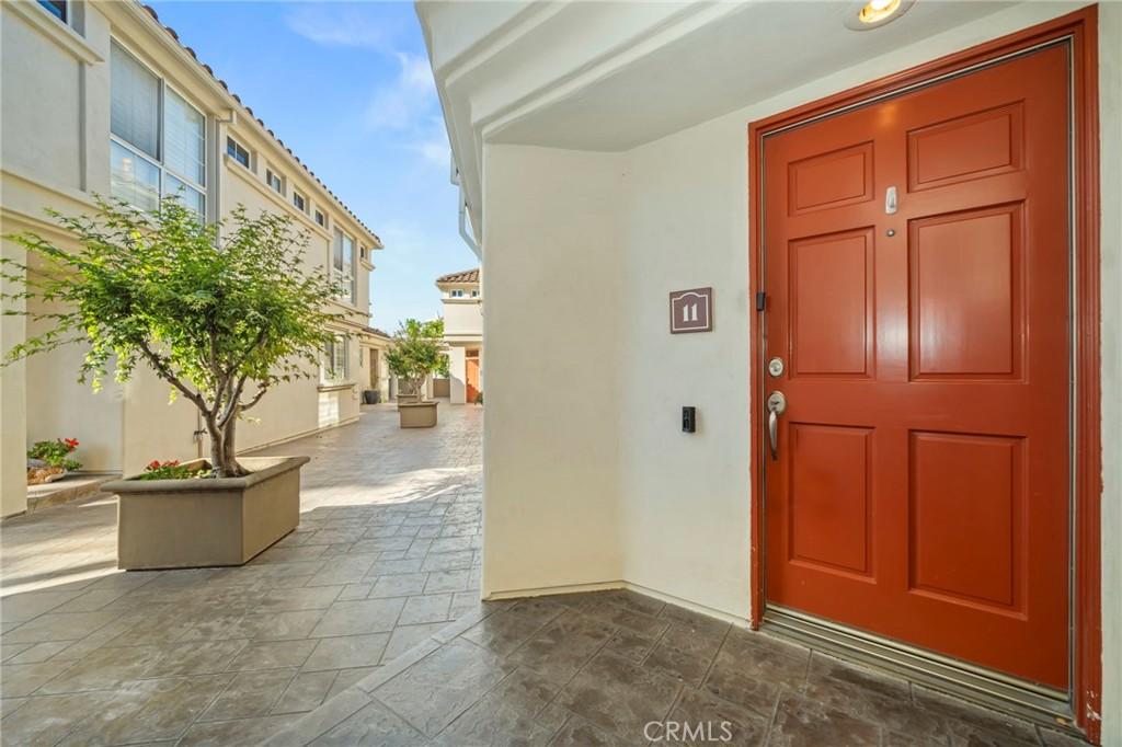 MLS #OC26118219 image #0