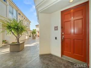MLS #OC26118219 image #0