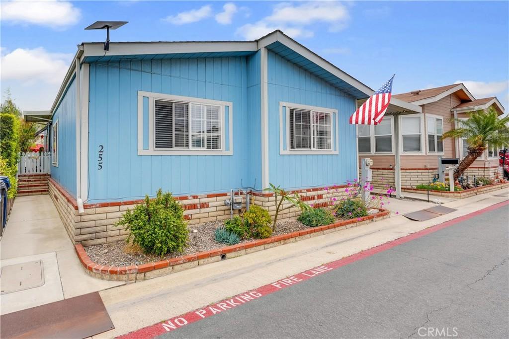 MLS #OC26121032 image #0