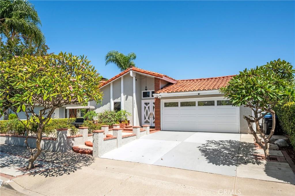 MLS #OC26122986 image #0