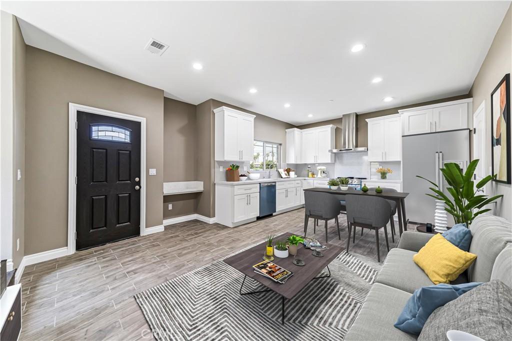 MLS #OC26122997 image #0