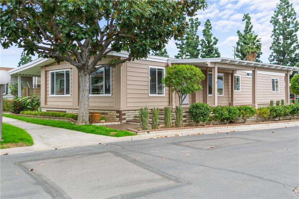 MLS #OC26125435 image #0