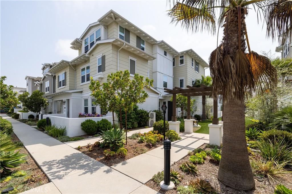 MLS #OC26130584 image #0