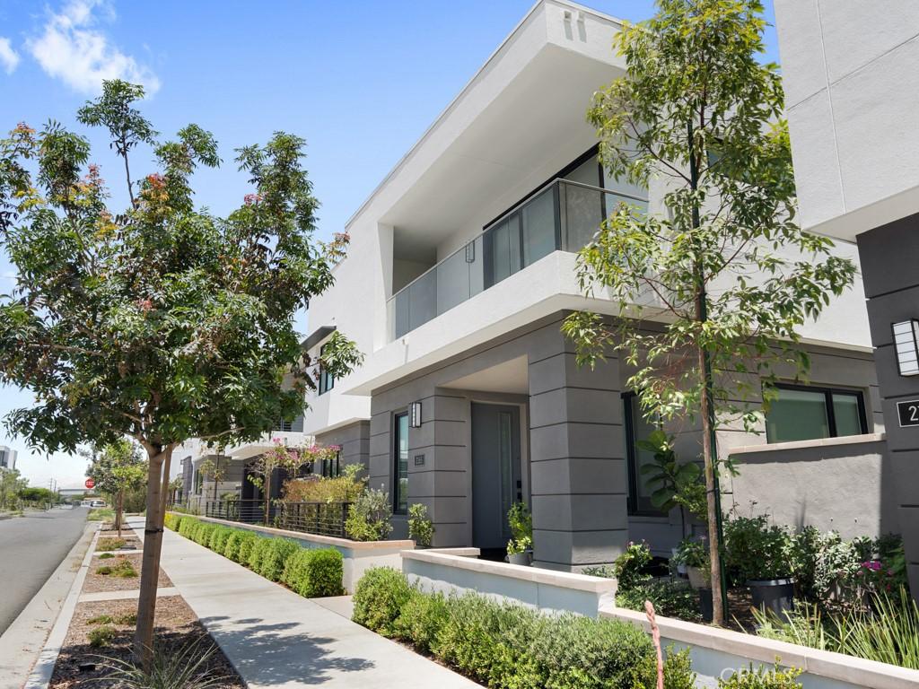 MLS #OC26134307 image #0