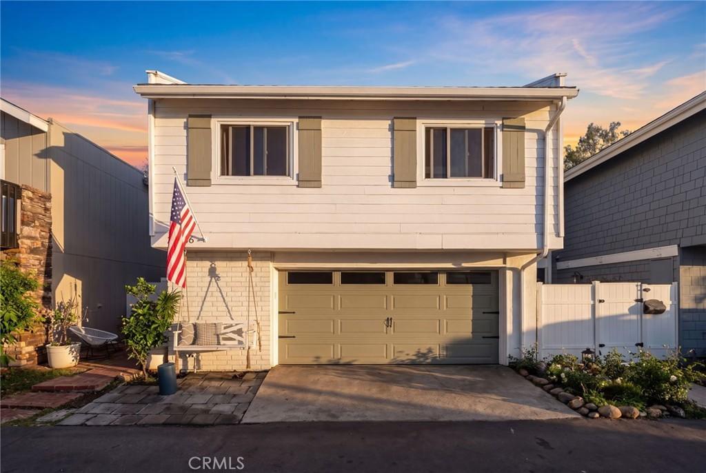 MLS #OC26136446 image #0