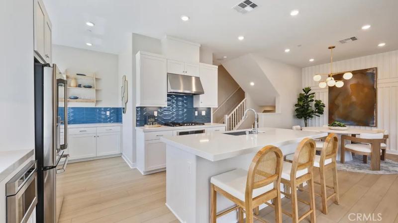 MLS #OC26138125 image #0