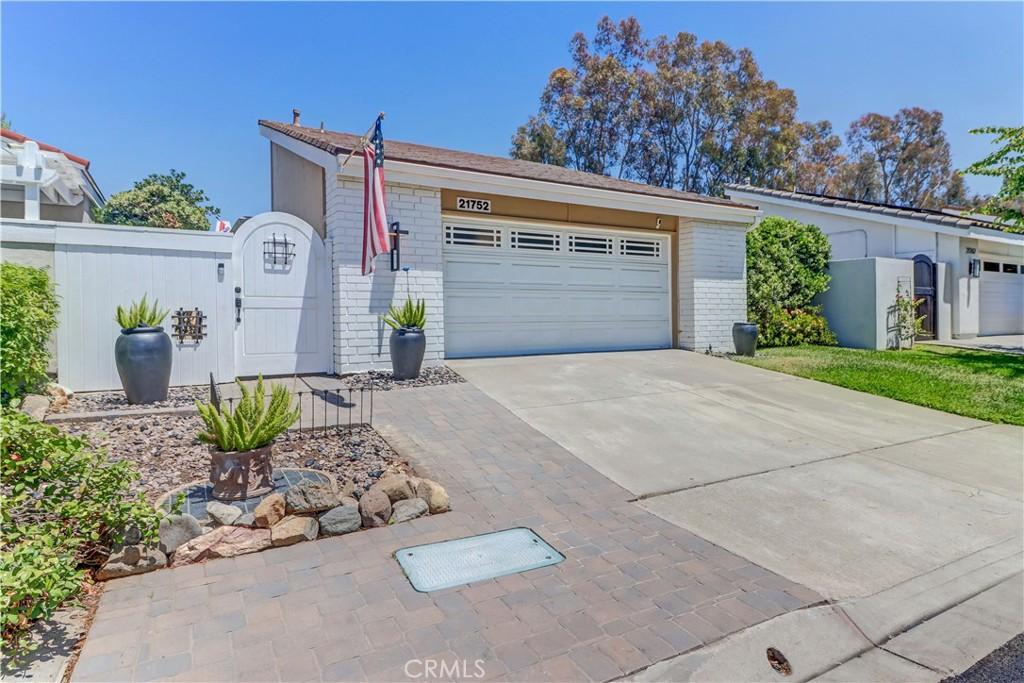 MLS #OC26140745 image #0