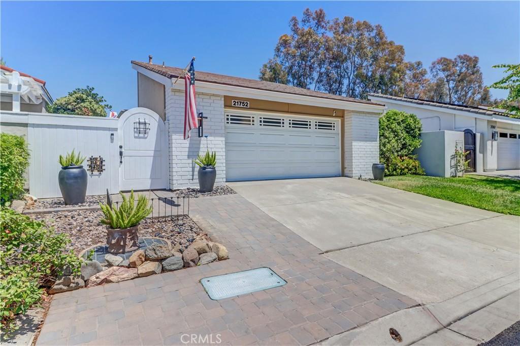 MLS #OC26140745 image #0
