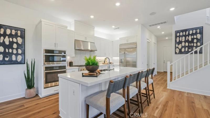 MLS #OC26142372 image #0