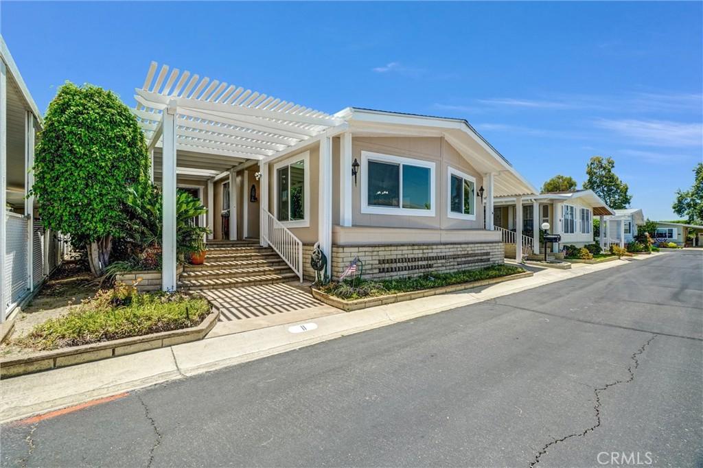 MLS #OC26144188 image #0