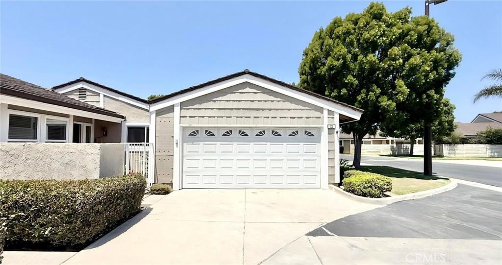 MLS #OC26149687 image #0
