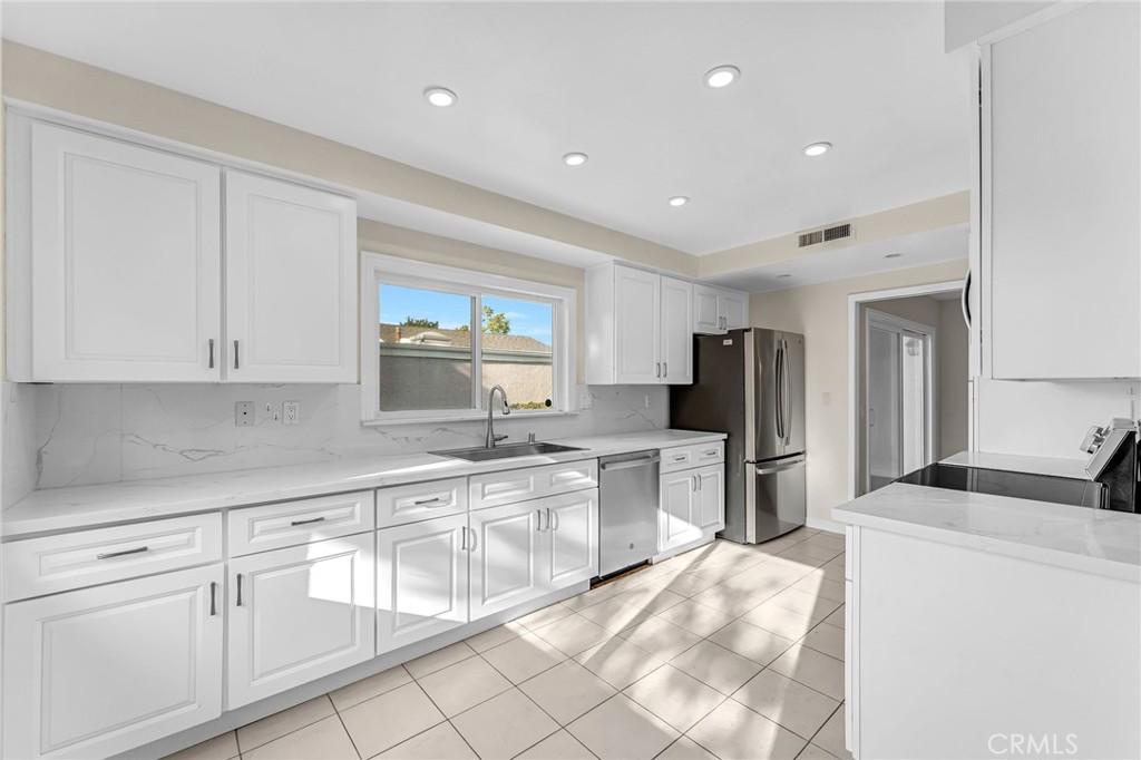 MLS #OC26155422 image #0