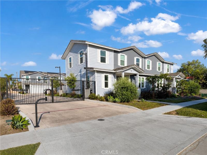 MLS #OC26157854 image #0
