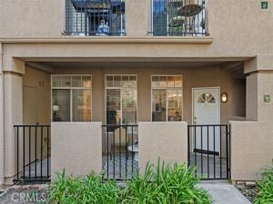MLS #OC26158861 image #0