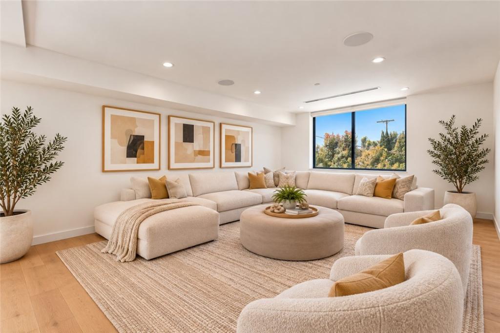 MLS #OC26160369 image #0