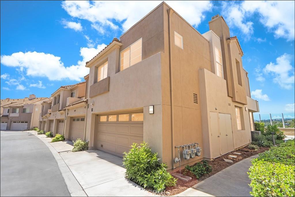 MLS #OC26161401 image #0
