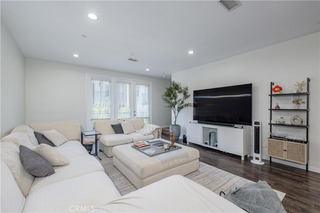 MLS #OC26164461 image #0
