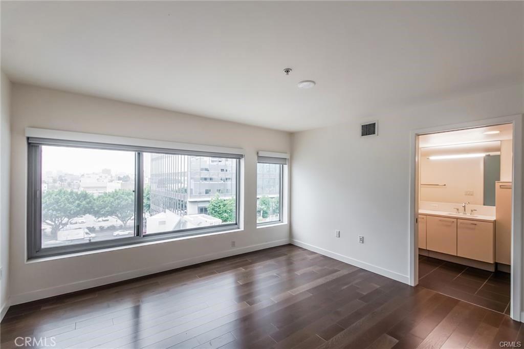 MLS #OC26165081 image #0