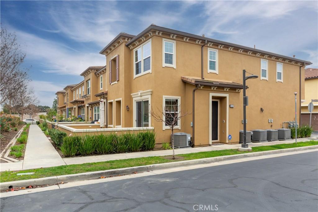MLS #OC26165137 image #0
