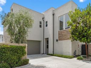 MLS #OC26166370 image #0