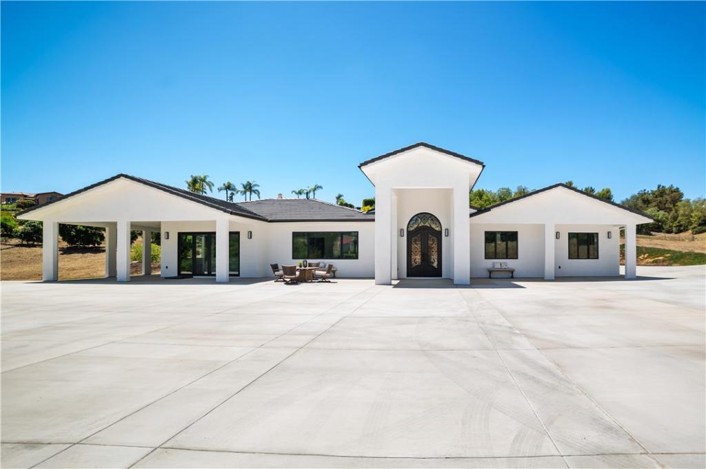 MLS #OC26169128 image #0