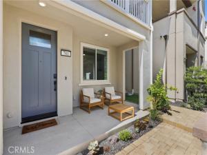 MLS #OC26170100 image #0