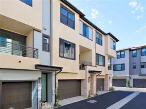 MLS #OC26173007 image #0