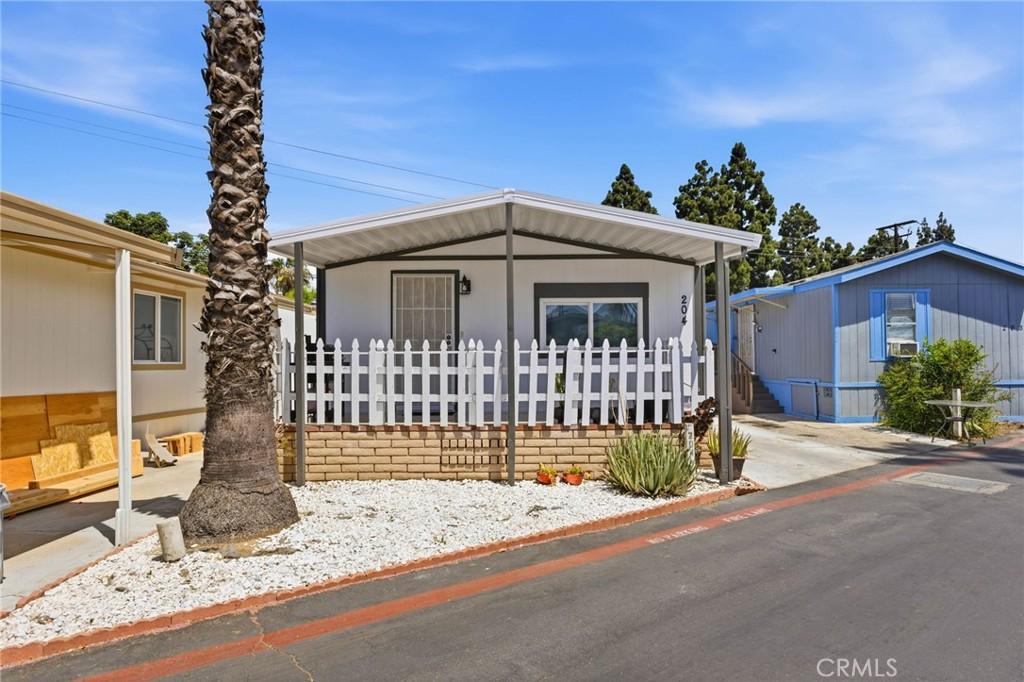 MLS #OC26178337 image #0