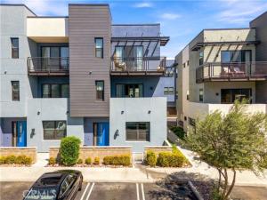 MLS #OC26181255 image #0