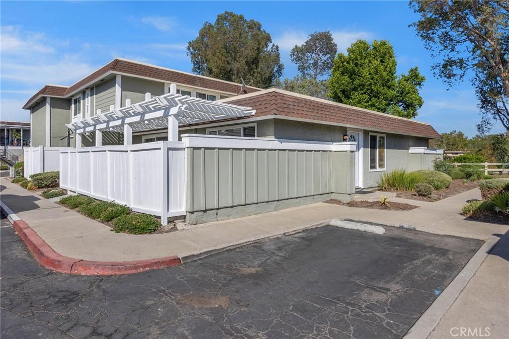 MLS #OC26182093 image #0