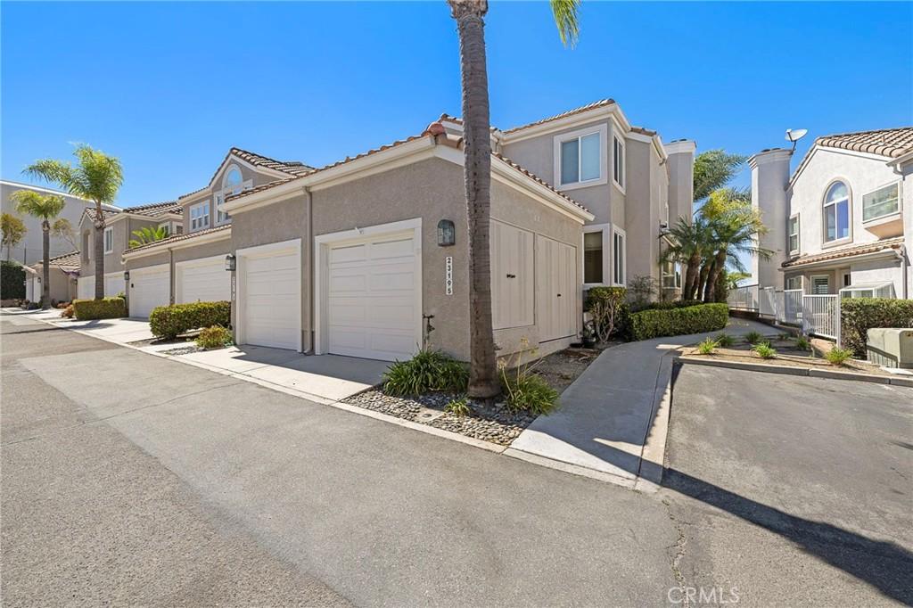 MLS #OC26182290 image #0