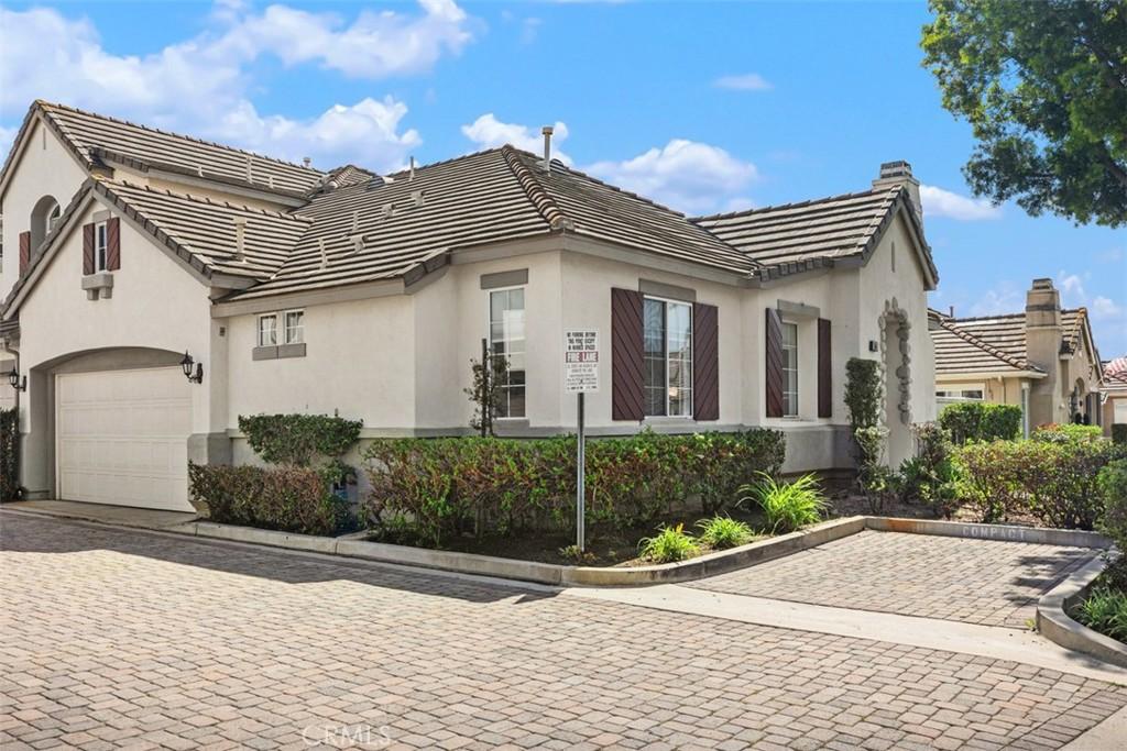 MLS #OC26186108 image #0