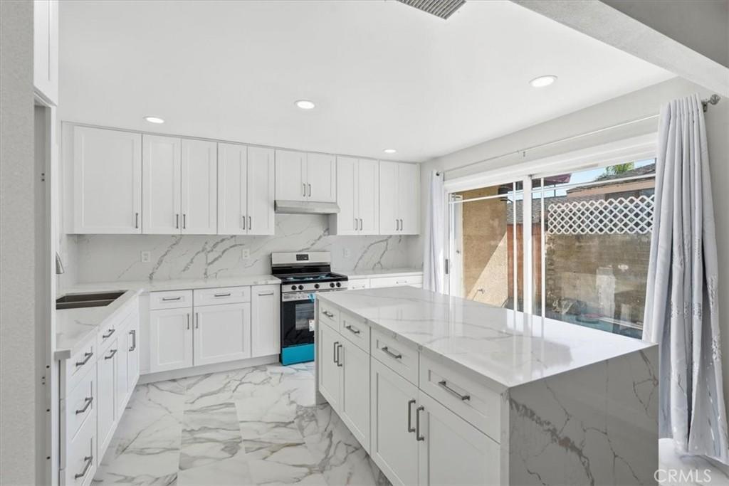 MLS #OC26187618 image #0