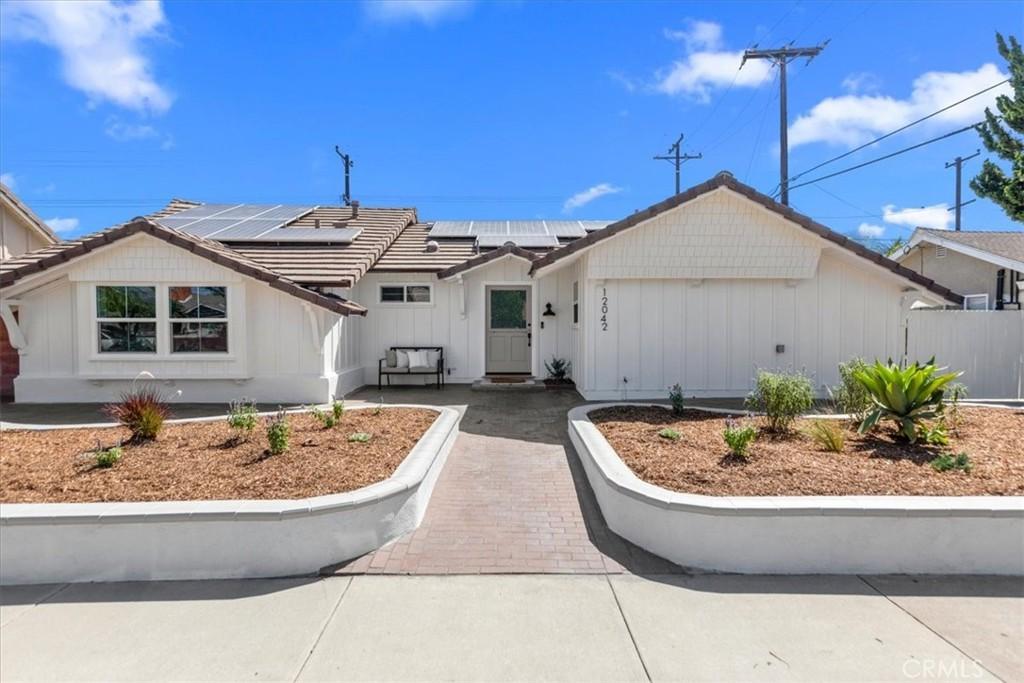 MLS #OC26190103 image #0