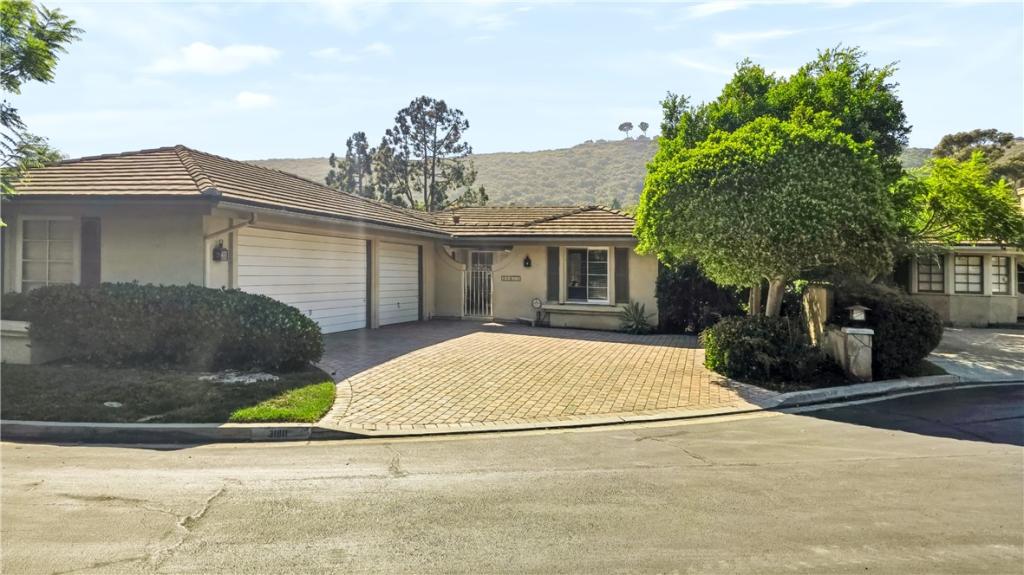 MLS #OC26190578 image #0
