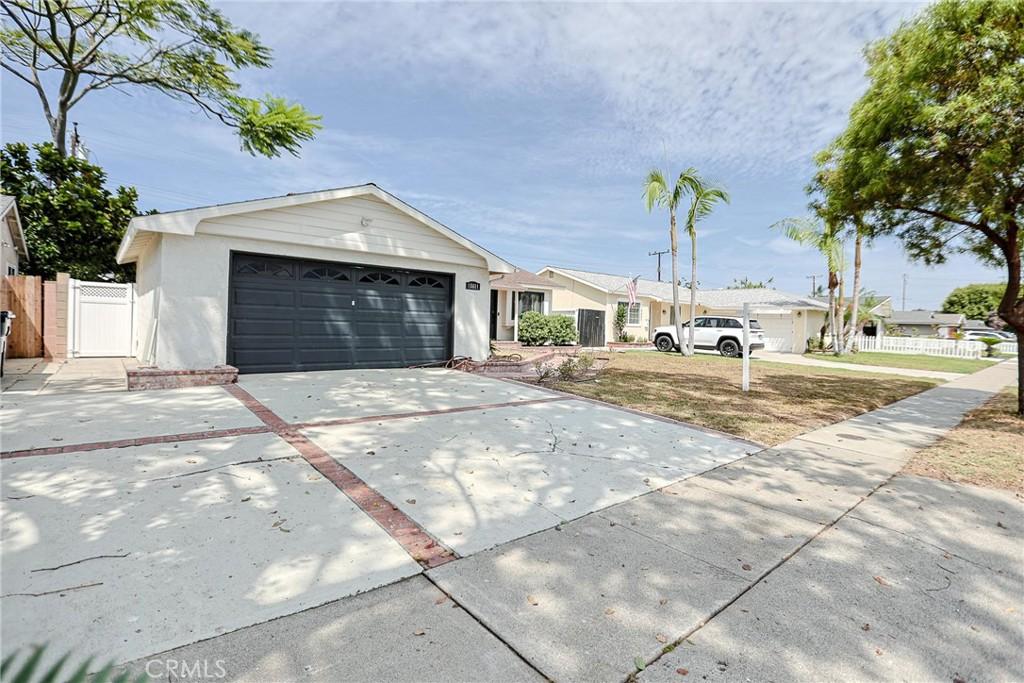 MLS #OC26190678 image #0