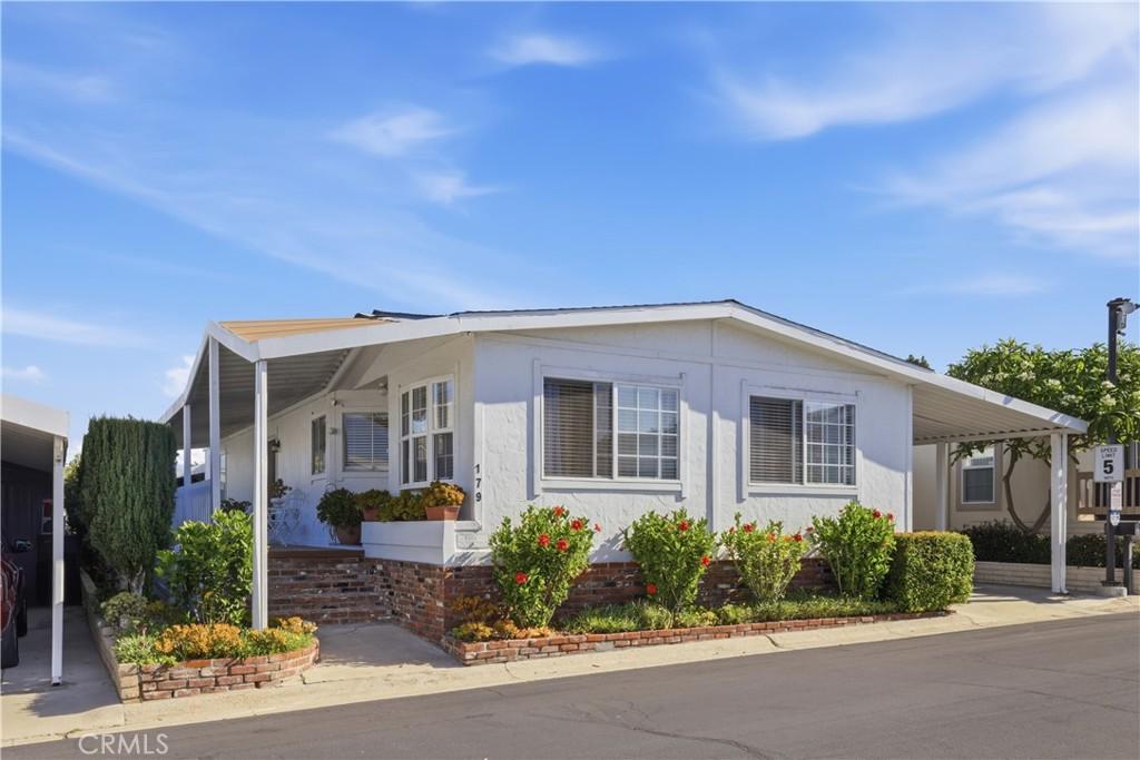 MLS #OC26194124 image #0