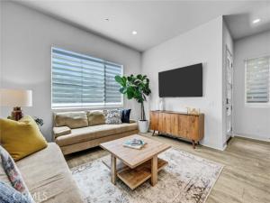 MLS #OC26195015 image #0
