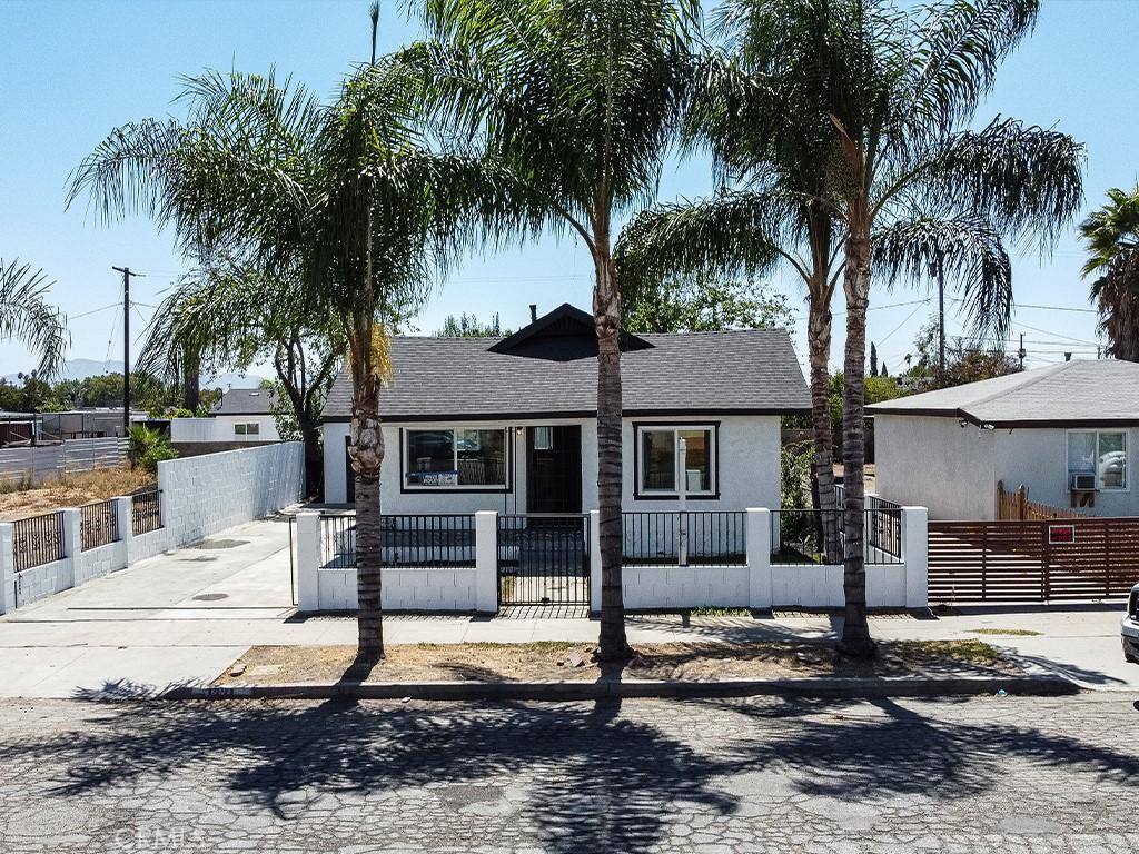 MLS #OC26196100 image #0