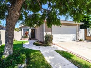 MLS #OC26197977 image #0