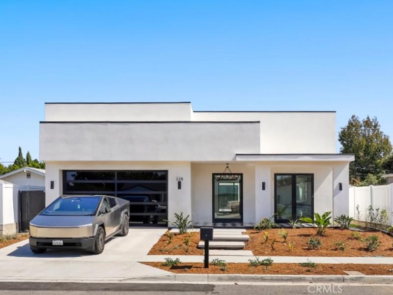 MLS #OC26200873 image #0