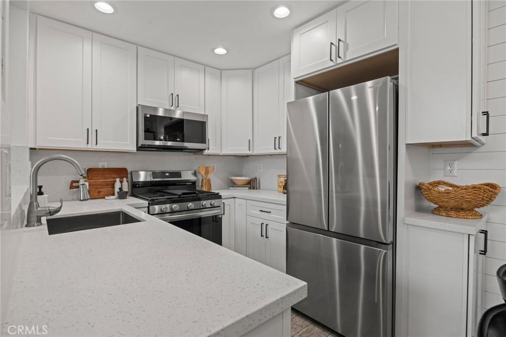 MLS #OC26203359 image #0